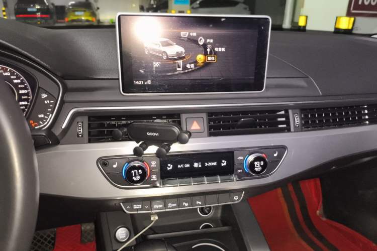 Used Audi A4L 2019 40 TFSI Sporty Version China VI Audio And AC Panel