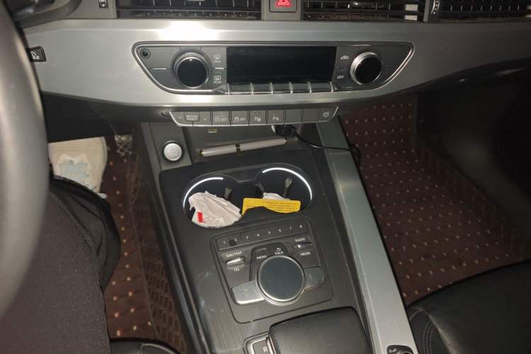 Used Audi A4L 2019 40 TFSI Fashion Version China V Audio And AC Panel