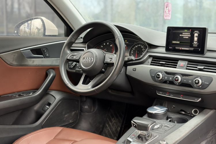 Used Audi A4L 2019 40 TFSI Ambition China VI Audio And AC Panel