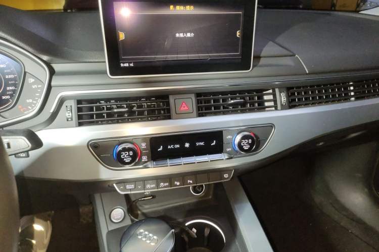 Used Audi A4L 2019 40 TFSI Fashion Edition China VI Emission Standard Audio And AC Panel