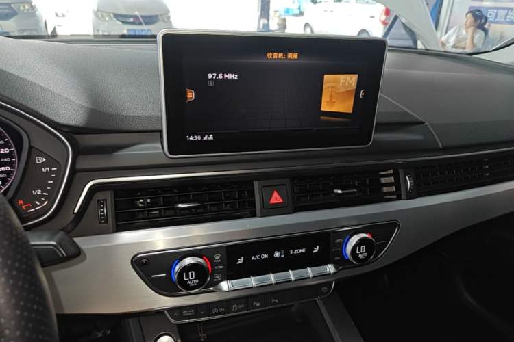 Used Audi A4L 2019 40 TFSI Fashion Version China V Audio And AC Panel