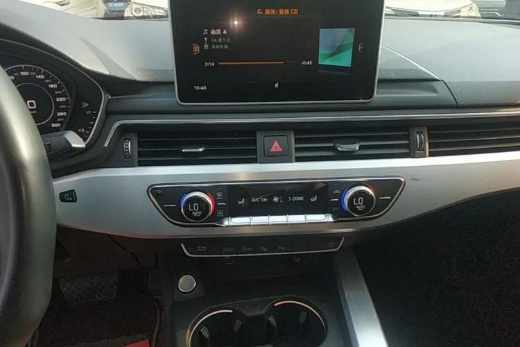 Used Audi A4L 2019 40 TFSI Fashion Version China V Audio And AC Panel