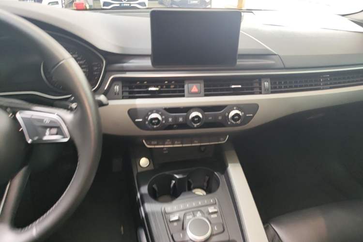 Used Audi A4L 2019 40 TFSI Ambition China VI Audio And AC Panel