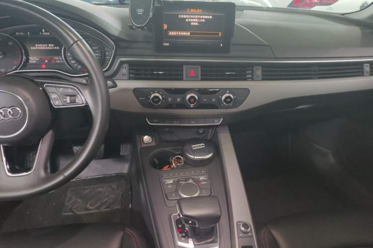 Used Audi A4L 2019 40 TFSI Ambition China VI Audio And AC Panel