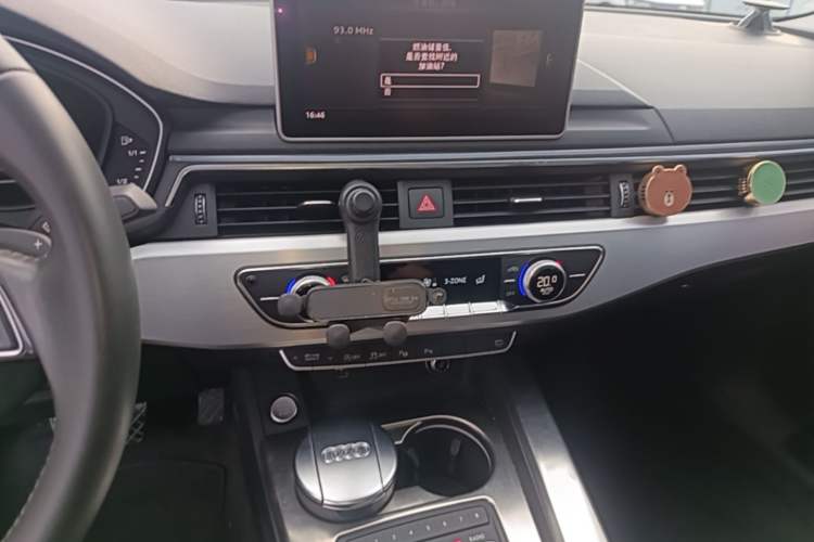 Used Audi A4L 2019 40 TFSI Fashion Edition China VI Emission Standard Audio And AC Panel
