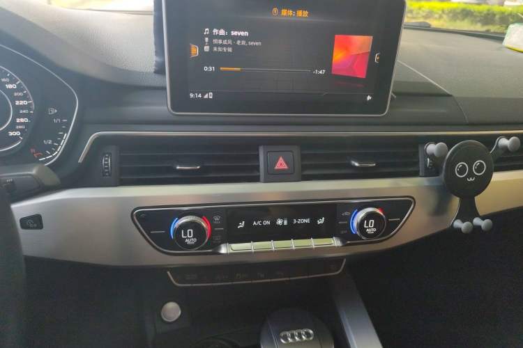 Used Audi A4L 2019 40 TFSI Fashion Version China V Audio And AC Panel