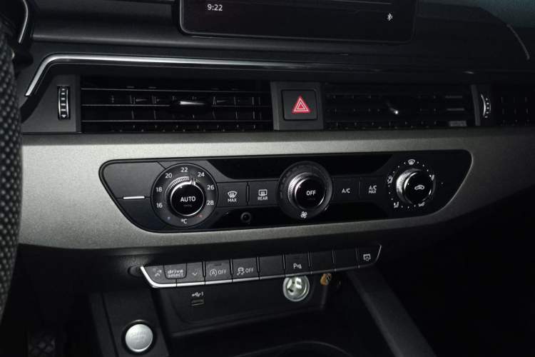 Used Audi A4L 2019 40 TFSI Ambition China VI Audio And AC Panel