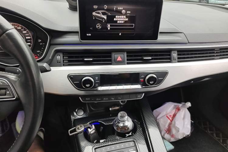 Used Audi A4L 2019 40 TFSI Fashion Edition China VI Emission Standard Audio And AC Panel
