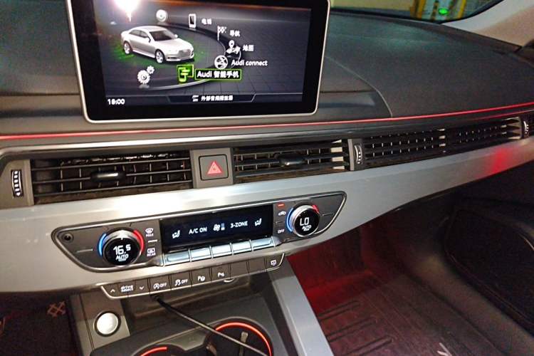 Used Audi A4L 2019 40 TFSI Fashion Edition China VI Emission Standard Audio And AC Panel