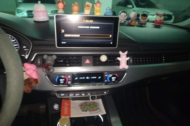 Used Audi A4L 2019 40 TFSI Fashion Edition China VI Emission Standard Audio And AC Panel