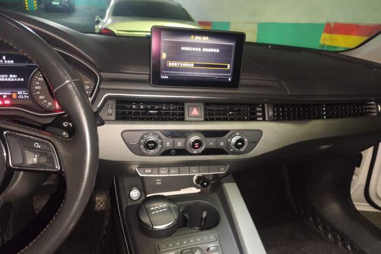 Used Audi A4L 2019 40 TFSI Ambition China VI Audio And AC Panel