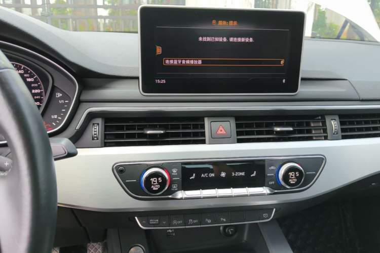 Used Audi A4L 2019 40 TFSI Fashion Edition China VI Emission Standard Audio And AC Panel