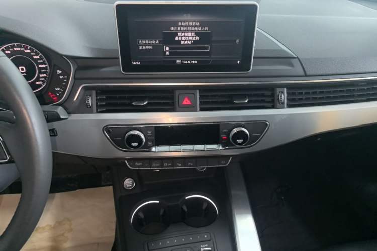 Used Audi A4L 2019 40 TFSI Fashion Version China V Audio And AC Panel