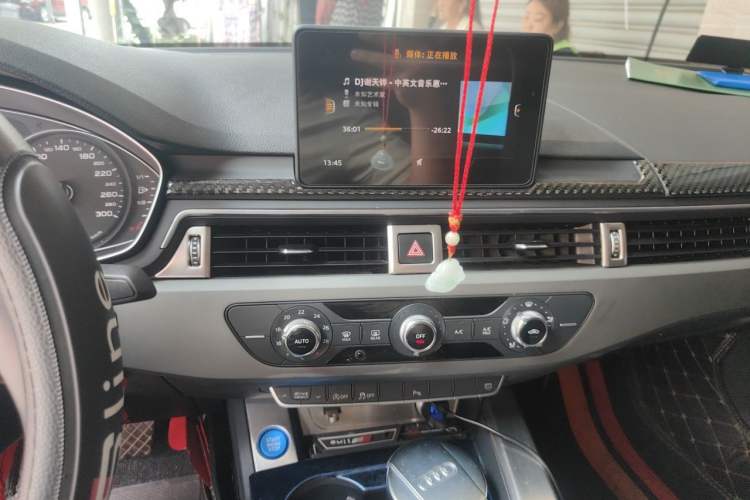Used Audi A4L 2019 40 TFSI Ambition China VI Audio And AC Panel