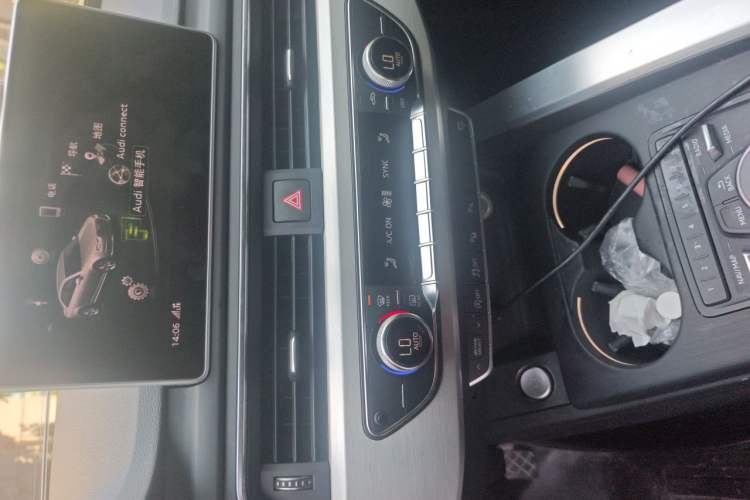 Used Audi A4L 2019 40 TFSI Fashion Version China V Audio And AC Panel