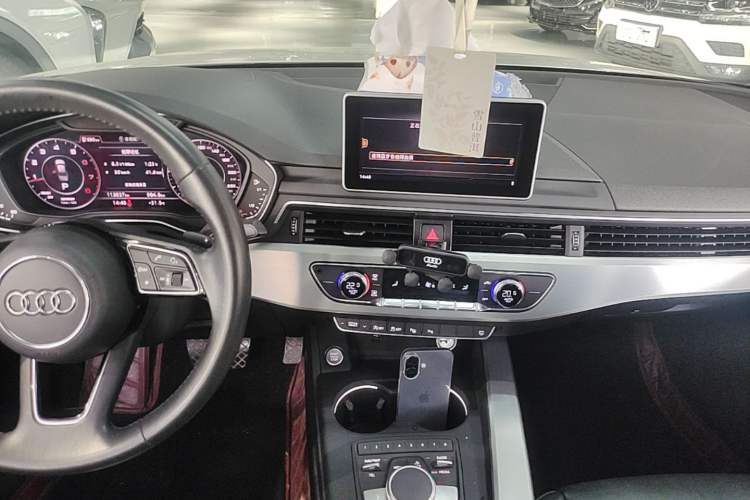 Used Audi A4L 2019 40 TFSI Fashion Version China V Audio And AC Panel