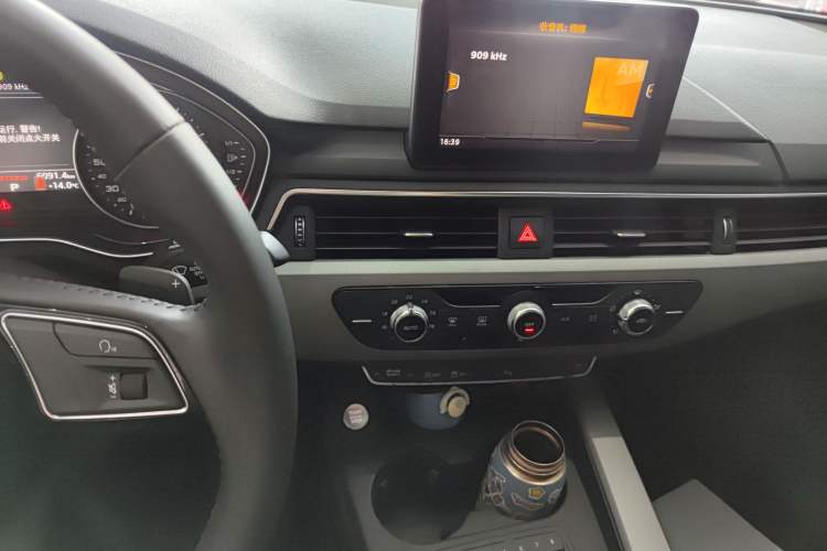 Used Audi A4L 2019 40 TFSI Ambition China VI Audio And AC Panel
