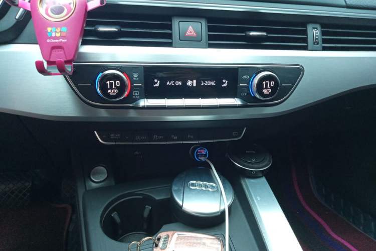 Used Audi A4L 2019 40 TFSI Fashion Version China V Audio And AC Panel