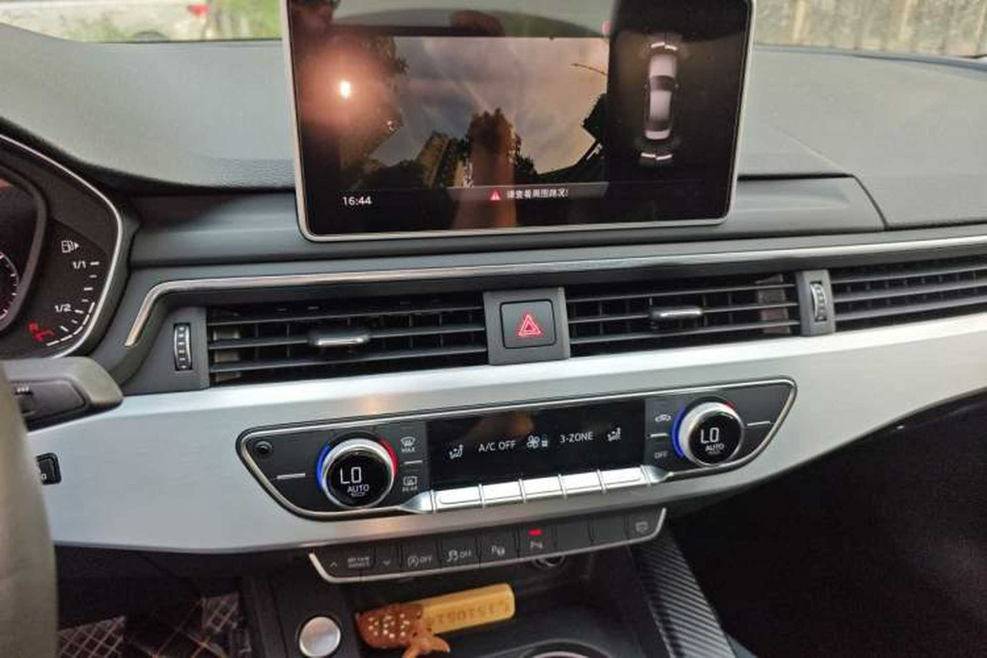 Used Audi A4L 2019 40 TFSI Fashion Version China V Audio And AC Panel