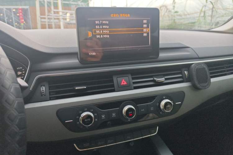 Used Audi A4L 2019 40 TFSI Ambition China VI Audio And AC Panel