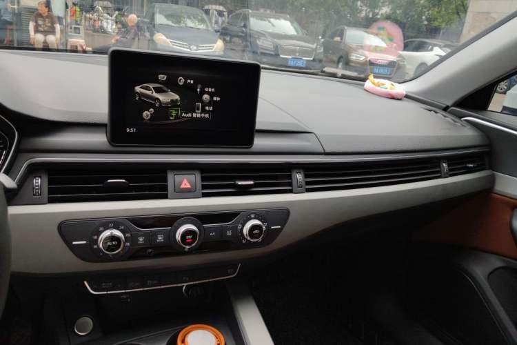 Used Audi A4L 2019 40 TFSI Ambition China VI Audio And AC Panel