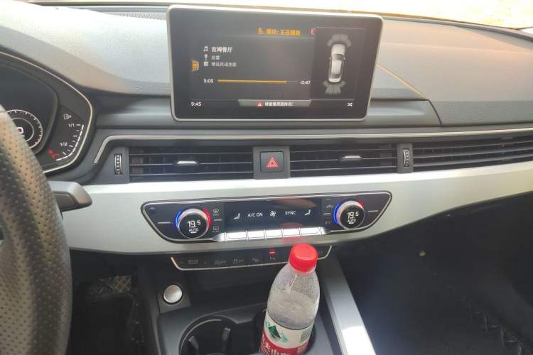 Used Audi A4L 2019 40 TFSI Fashion Edition China VI Emission Standard Audio And AC Panel