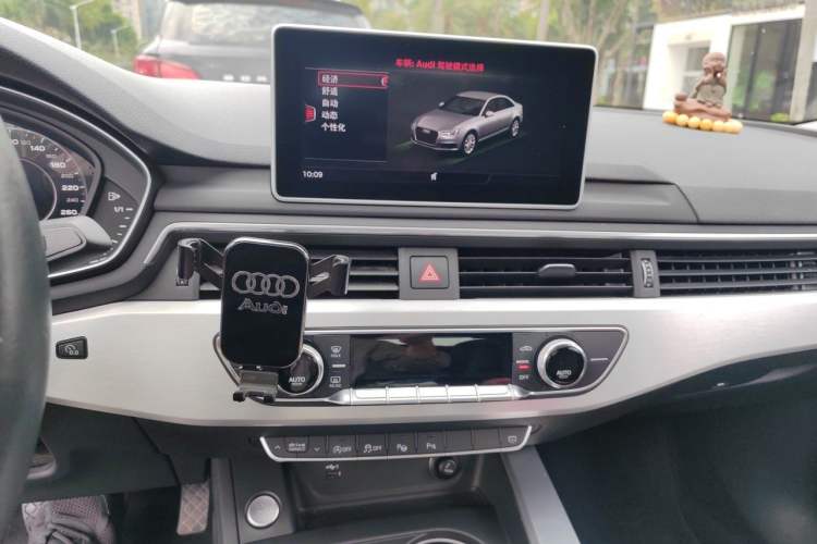 Used Audi A4L 2019 40 TFSI Fashion Edition China VI Emission Standard Audio And AC Panel