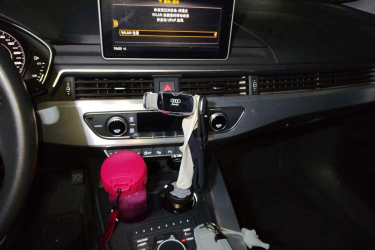 Used Audi A4L 2019 40 TFSI Fashion Edition China VI Emission Standard Audio And AC Panel