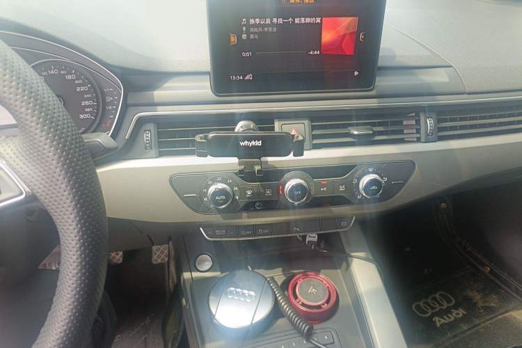 Used Audi A4L 2019 40 TFSI Ambition Version China V Audio And AC Panel