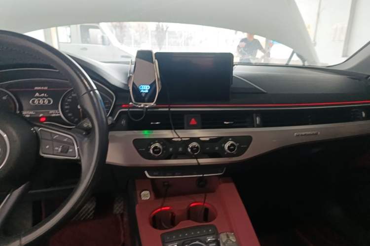 Used Audi A4L 2019 40 TFSI Ambition China VI Audio And AC Panel