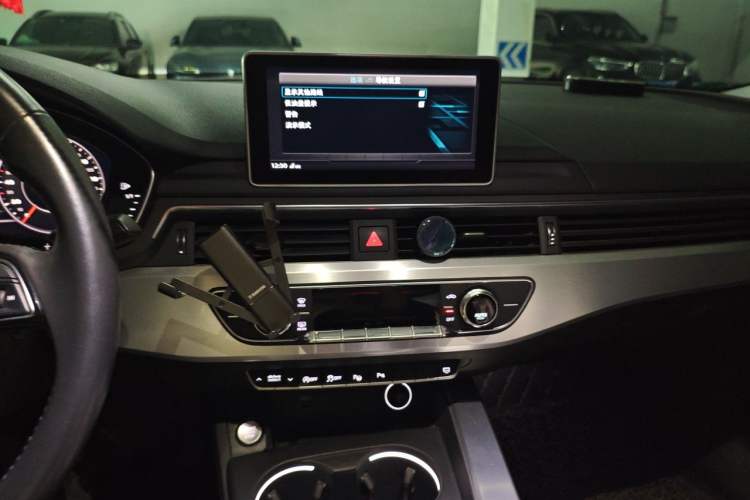 Used Audi A4L 2019 40 TFSI Fashion Edition China VI Emission Standard Audio And AC Panel