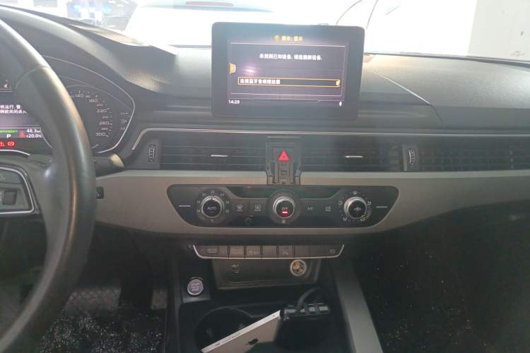 Used Audi A4L 2019 40 TFSI Ambition Version China V Audio And AC Panel
