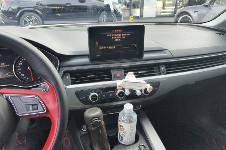 Used Audi A4L 2019 40 TFSI Ambition China VI Audio And AC Panel