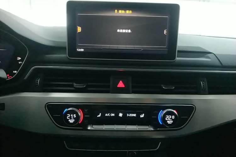 Used Audi A4L 2019 40 TFSI Fashion Edition China VI Emission Standard Audio And AC Panel