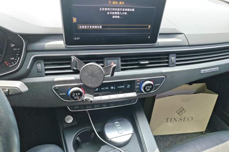 Used Audi A4L 2019 40 TFSI Fashion Edition China VI Emission Standard Audio And AC Panel