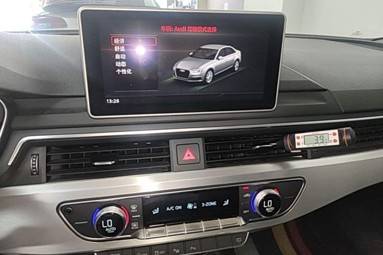 Used Audi A4L 2019 40 TFSI Fashion Version China V Audio And AC Panel