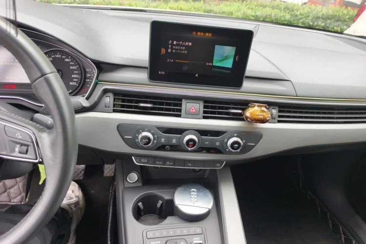 Used Audi A4L 2019 40 TFSI Ambition China VI Audio And AC Panel
