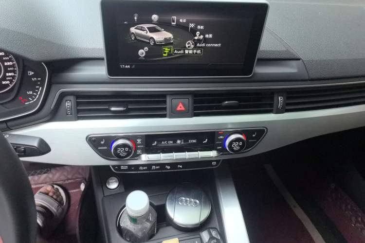 Used Audi A4L 2019 40 TFSI Fashion Version China V Audio And AC Panel