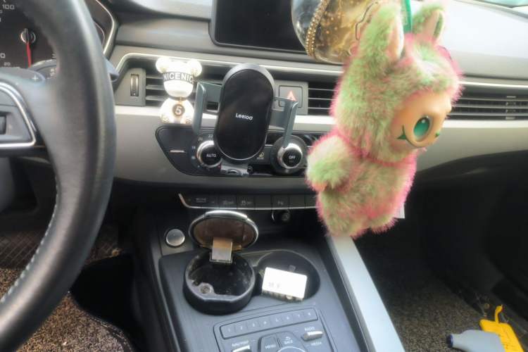 Used Audi A4L 2019 40 TFSI Ambition China VI Audio And AC Panel