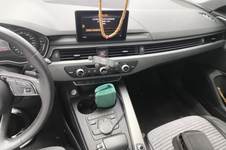 Used Audi A4L 2019 40 TFSI Ambition China VI Audio And AC Panel