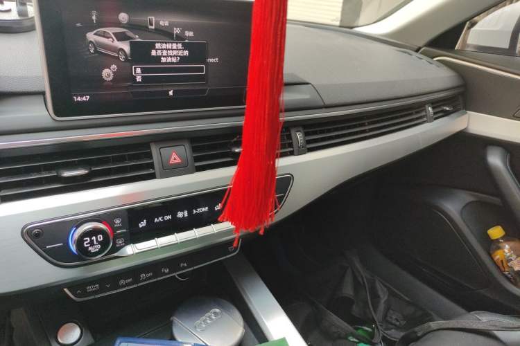 Used Audi A4L 2019 40 TFSI Fashion Edition China VI Emission Standard Audio And AC Panel