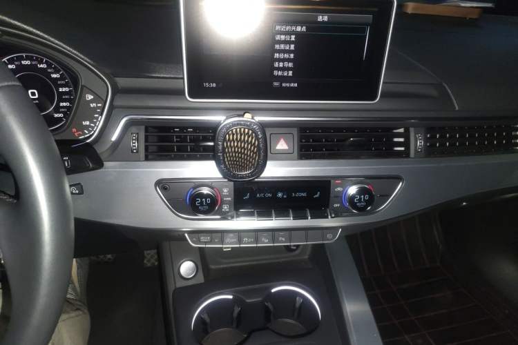 Used Audi A4L 2019 40 TFSI Fashion Edition China VI Emission Standard Audio And AC Panel