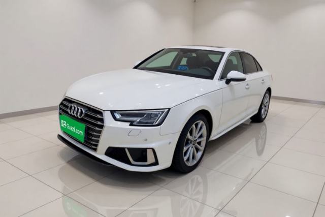 Audi A4L 2019 40 TFSI Fashion Version China V مستعملة
