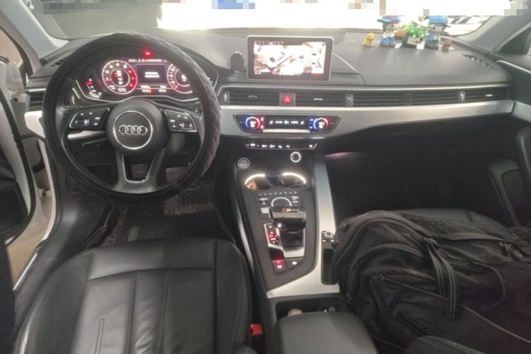 Used Audi A4L 2019 40 TFSI Fashion Edition China VI Emission Standard Center Console