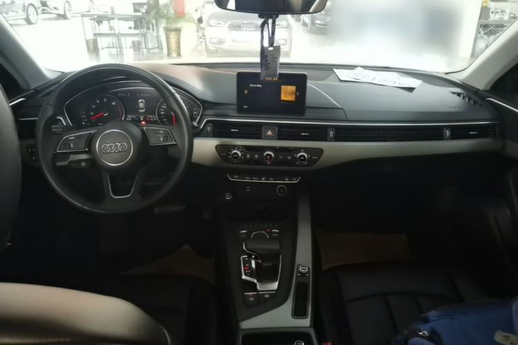 Used Audi A4L 2019 40 TFSI Ambition China VI Center Console
