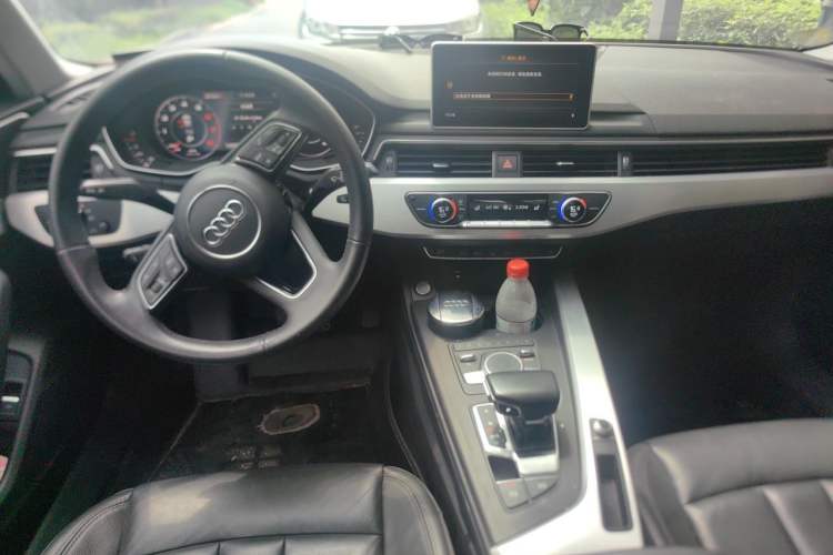 Used Audi A4L 2019 40 TFSI Fashion Edition China VI Emission Standard Center Console