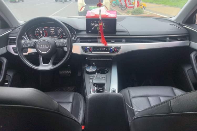 Used Audi A4L 2019 40 TFSI Fashion Edition China VI Emission Standard Center Console