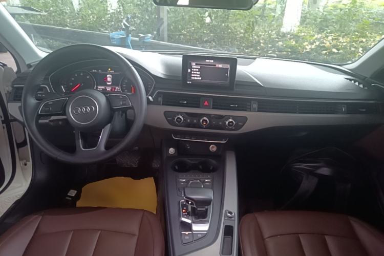 Used Audi A4L 2019 40 TFSI Ambition China VI Center Console