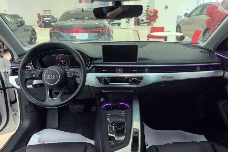 Used Audi A4L 2019 40 TFSI Fashion Edition China VI Emission Standard Center Console