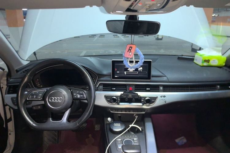 Used Audi A4L 2019 40 TFSI Fashion Edition China VI Emission Standard Center Console